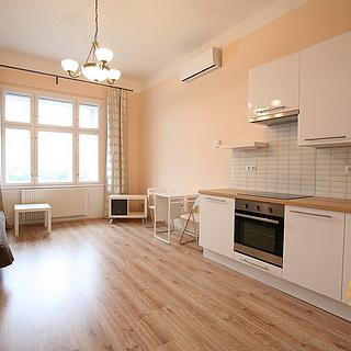 Pronájem bytu 1+kk, garsoniery 35 m&sup2; Praha