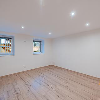 Pronájem bytu 1+1 28 m² Praha Smíchov, Plzeňská
