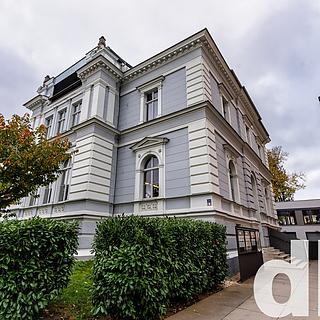 Pronájem kanceláře, 250m²