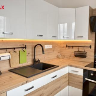 Pronájem bytu 2+1 53 m² Praha, Práčská