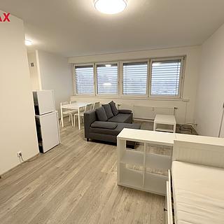 Pronájem bytu 1+kk a garsoniéry 34 m² Praha Troja, Vřesová