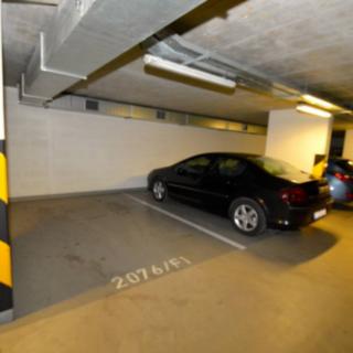 Pronájem parkovacího místa 15 m² Praha Vysočany, Pod Harfou