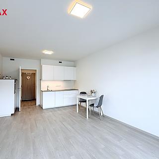 Pronájem bytu 1+kk a garsoniéry 33 m² Praha Hloubětín, Poděbradská
