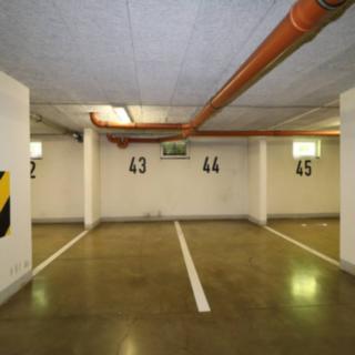 Pronájem parkovacího místa 13 m² Praha