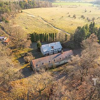 Prodej rodinného domu 380 m&sup2; Vrchotovy Janovice