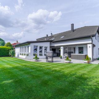 Prodej rodinného domu 306 m² Zlatníky-Hodkovice Zlatníky, U Jezera