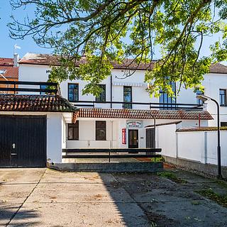 Prodej rodinného domu 236 m² Dubí Pozorka, Střední