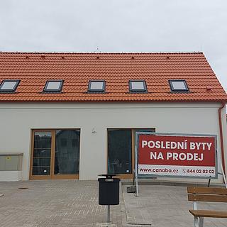 Prodej obchodu 72 m² Praha Dubeč, Lipové náměstí
