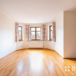 Pronájem bytu 2+1 77 m² Praha