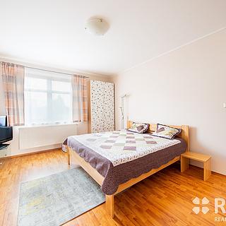 Pronájem bytu 2+1 77 m² Praha
