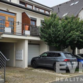 Prodej bytu 5+1 a více 96 m² Veleň
