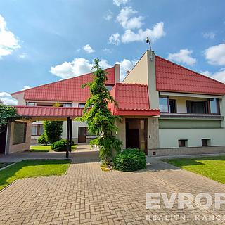 Prodej rodinného domu 495 m&sup2; Uhlířské Janovice