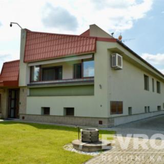 Prodej rodinného domu 495 m² Uhlířské Janovice