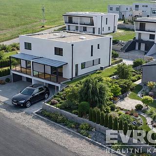 Prodej rodinného domu 210 m² Červené Pečky