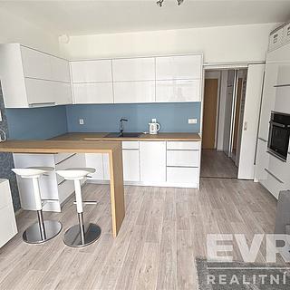 Pronájem bytu 1+kk a garsoniéry 32 m² Pardubice Studánka, Pod Studánkou