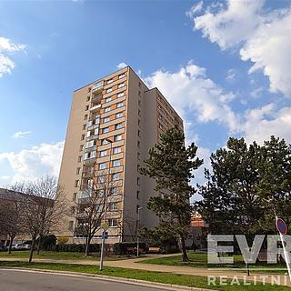 Prodej bytu 3+1 76 m² Pardubice Zelené Předměstí, Karla IV.