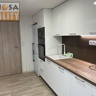 Pronájem bytu 2+kk 45 m² Žatec, Nerudovo náměstí