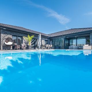 Prodej rodinného domu, 241m²