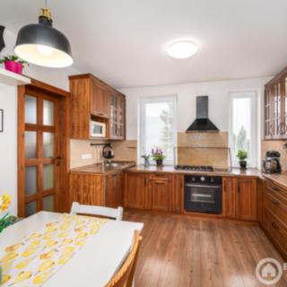 Prodej bytu 3+1 83 m² Unhošť, Svépomocná
