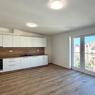 Pronájem bytu 4+kk 105 m&sup2; Cheb