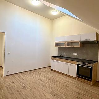 Pronájem bytu 2+kk 69 m² Cheb, náměstí Krále Jiřího z Poděbrad