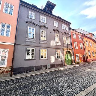 Pronájem bytu 3+kk 70 m&sup2; Cheb