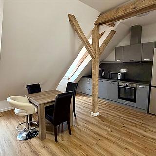 Pronájem bytu 3+kk 70 m&sup2; Cheb