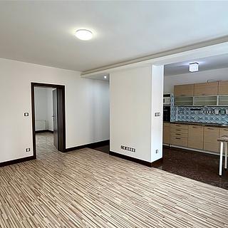 Pronájem bytu 4+kk 78 m² Cheb, Husova