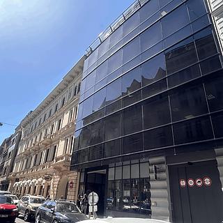 Pronájem kanceláře 1951 m&sup2; Praha