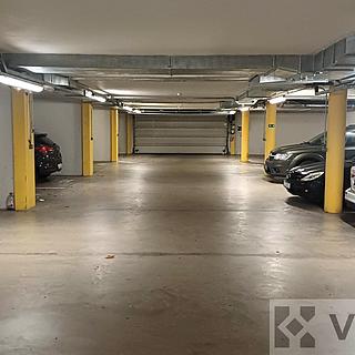 Pronájem parkovacího místa 12 m² Praha
