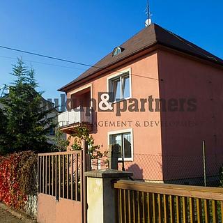 Pronájem rodinného domu 180 m&sup2; Praha