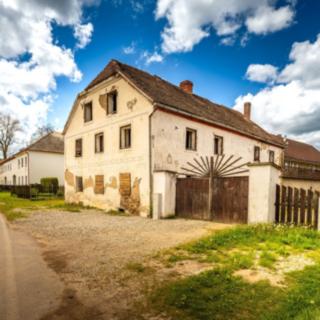 Prodej rodinného domu 320 m² Chroboly Ovesné