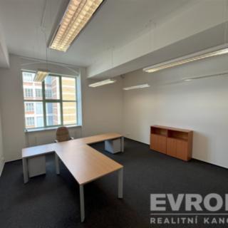 Pronájem kanceláře 38 m² Zlín, Vavrečkova