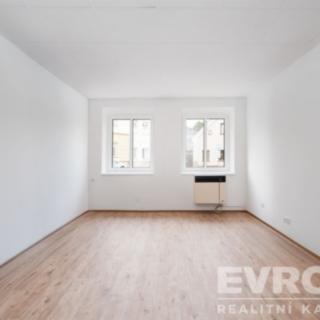 Prodej bytu 5+1 a více 23 m² Hostinné, Hostivínská