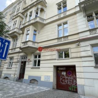 Pronájem garáže 16 m² Praha Vinohrady, Ruská
