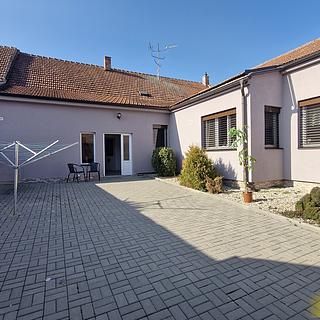 Prodej rodinného domu 365 m&sup2; Velké Bílovice