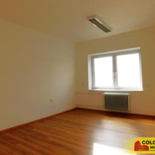 Pronájem kanceláře 22 m² Znojmo, Dobšická