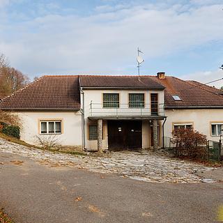 Prodej zemědělské usedlosti 175 m&sup2; Kněževes