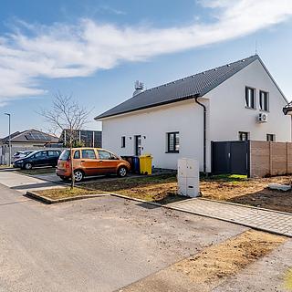 Prodej bytu 2+kk 43 m² Hrádek