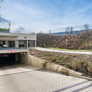 Pronájem parkovacího místa 14 m² Praha