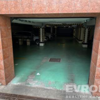 Pronájem parkovacího místa 17 m² Praha