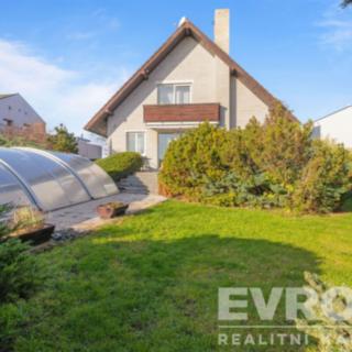 Prodej rodinného domu 402 m² Praha Suchdol, Armádní
