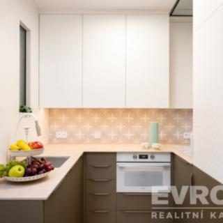 Pronájem bytu 2+1 57 m² Praha Žižkov, Čajkovského