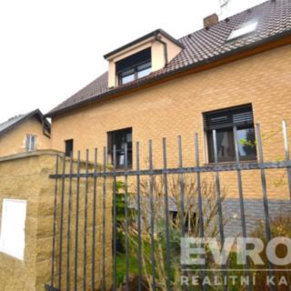 Pronájem kanceláře 140 m² Praha