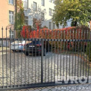 Pronájem parkovacího místa 20 m² Praha Vinohrady, U Zvonařky