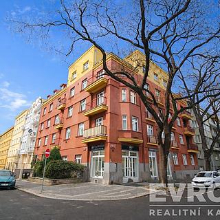 Pronájem bytu 3+1 93 m² Praha Bubeneč, U zeměpisného ústavu