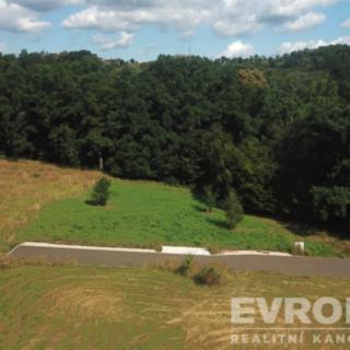 Prodej stavební parcely 1 946 m² Buš