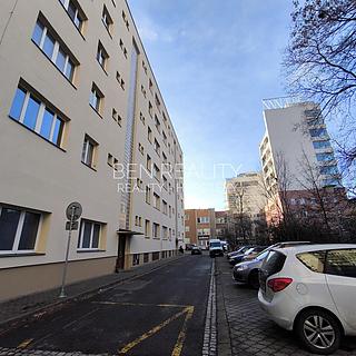 Prodej bytu 1+kk a garsoniéry 14 m² Zlín, Lorencova