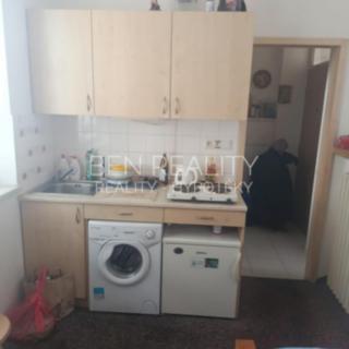 Prodej bytu 1+kk a garsoniéry 27 m² Zlín, Lorencova