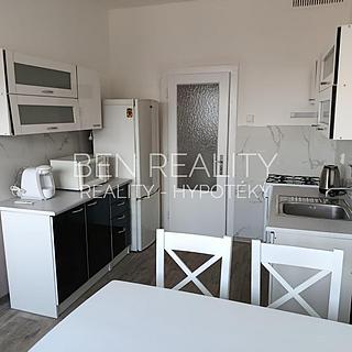 Pronájem bytu 3+1 80 m&sup2; Zlín